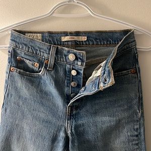 MOVING. NEED GONE. Levi’s Wedgie Ankle Fit — 23”